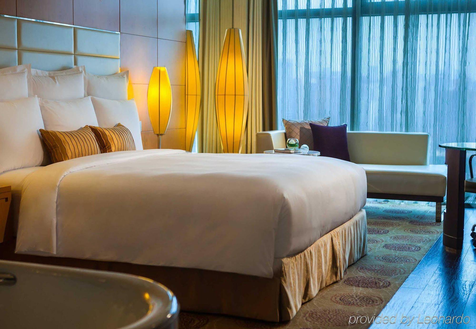 Renaissance Shanghai Putuo Hotel מראה חיצוני תמונה